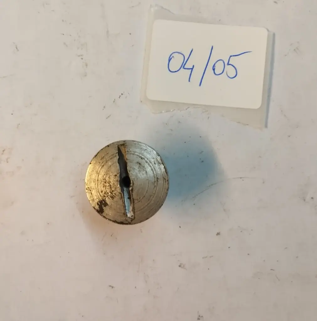 [04/05] 04/05 Bouchon remplissage huile